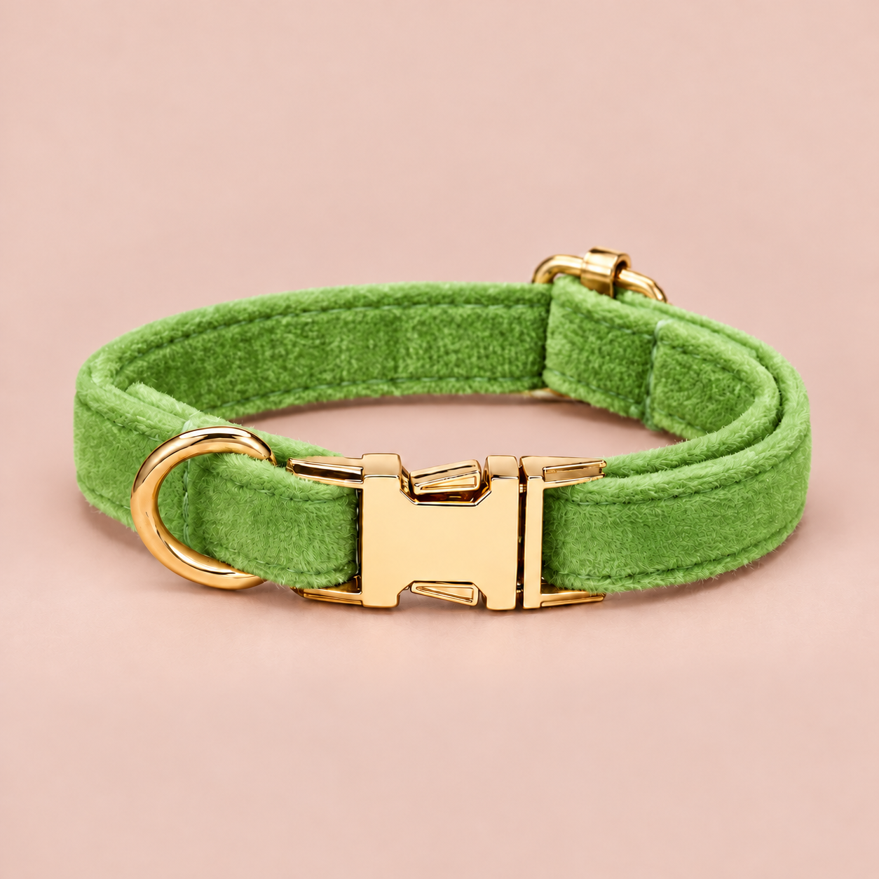 Green personalised velvet collar without a bell